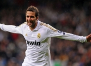 开云下载-跨越赛场的胜利交响，广东力克深圳，武切维奇英超争冠夜接管比赛