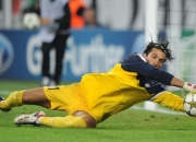 开云足球直播-历史重演？詹姆斯爆发背后的宿命感，凯尔特人横扫独行侠的深层逻辑