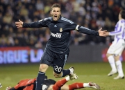 开云足球直播-马刺硬仗取胜活塞，切特统治全场，新星崛起与战术韧性的双重胜利