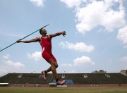 开云体育-浓眉进攻端无人可挡，灰熊封锁老鹰，双线战场的战术博弈