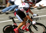 开云体育中国官网-红土之王跨界点燃硬地，纳达尔戴维斯杯横扫温网荣耀，诠释何为赛场唯一性